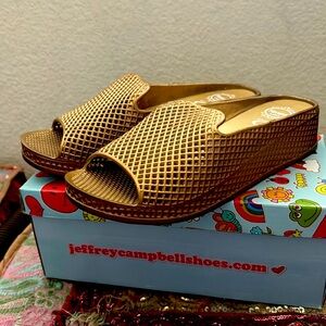 Jeffrey Campbell Fling 2 slide gold size 8